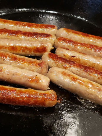 breakfast sausage links in cast iron pan